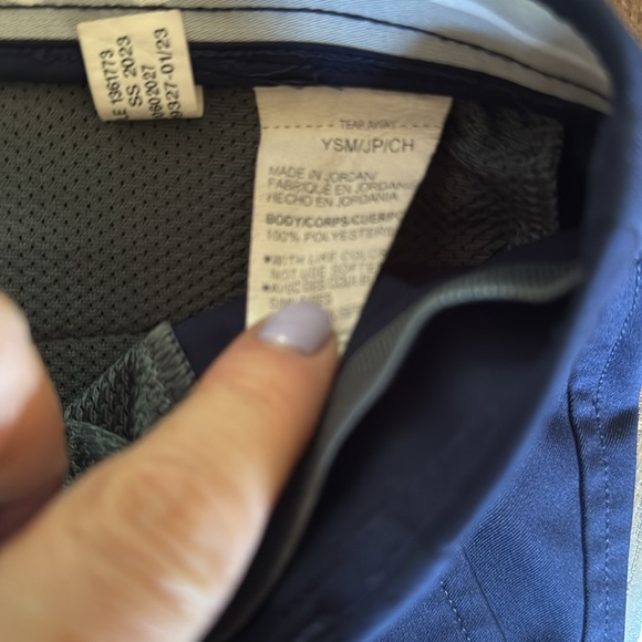 Under Armour Navy shorts, size small - Picture 5 of 6